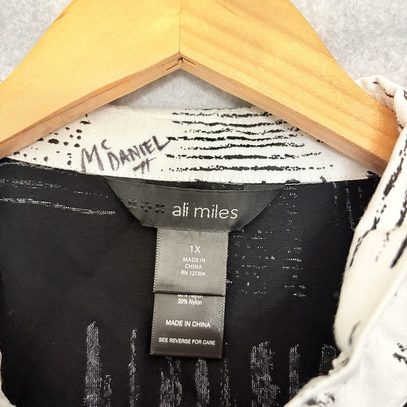 Ali Miles Womens Top Size 1X Black White Mixed Media Artsy Lagenlook Button - Picture 5 of 6
